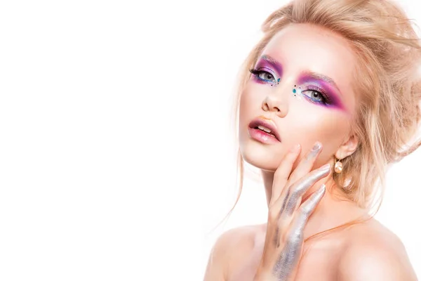 Vacker ung modell med ljusa make-up — Stockfoto