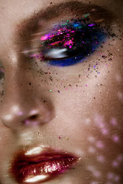 Krásná žena s barevnými futuristické make-upu Royalty Free Stock Obrázky