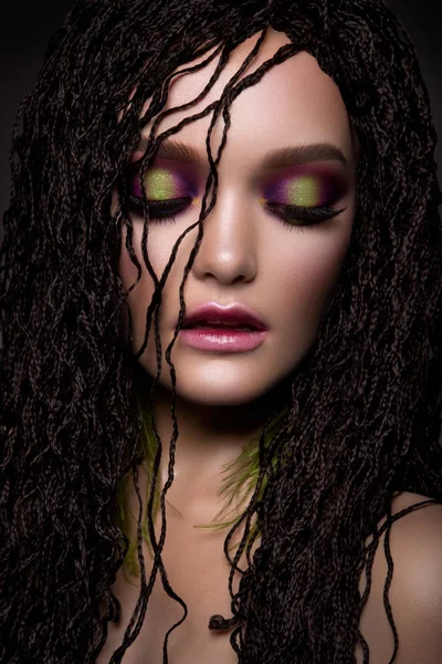 Femme avec maquillage coloré — Photo
