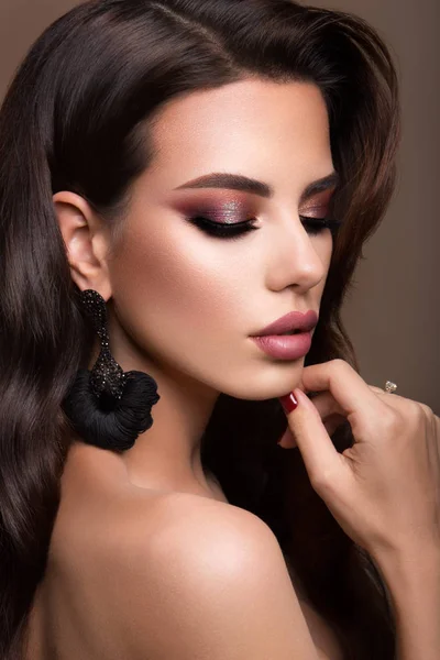 Beautiful woman with professional make up — Stock Photo, Image