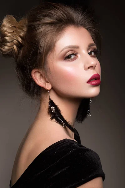 Gyönyörű nő modell piros ajkak Glamour portréja — Stock Fotó