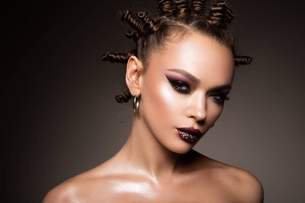 Модный портрет красивой женщины
.