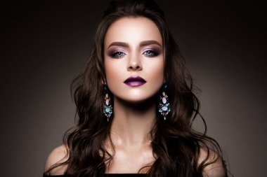 güzel genç kadın yüzü