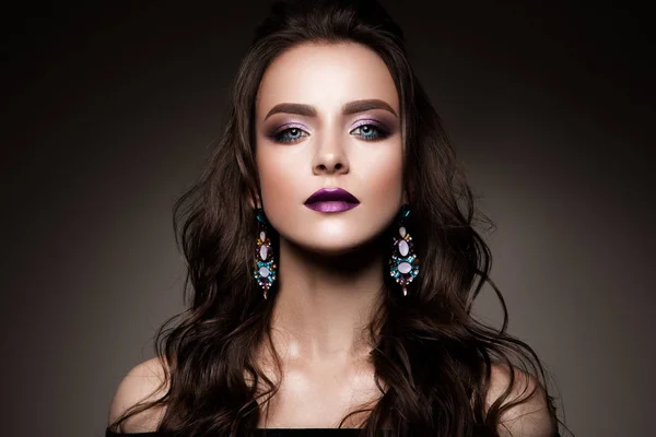 güzel genç kadın yüzü