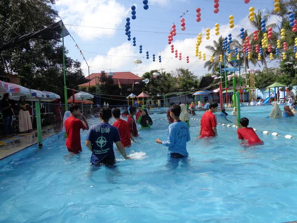 Kediri Melta Waterland East Java Indonésia Novembro 2019 Alguns Estudantes — Fotografia de Stock