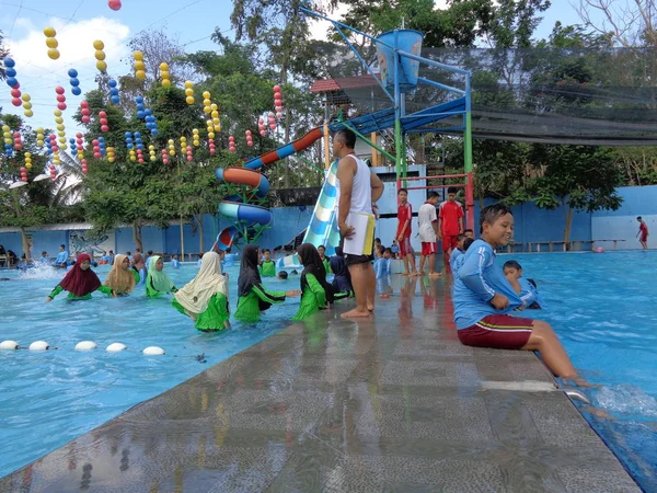 Kediri Melta Watererland Ostjava Indonesien November 2019 Einige Schüler Lernen — Stockfoto