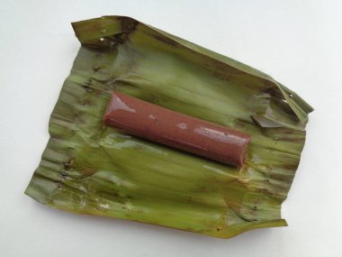 Doğu Java 'daki Getuk Pisang Kediri' nin yakın görüntüsü. Kraliyet döneminden kalma geleneksel atıştırmalıklar. Muz kralı Jackfruit veya pisang Raja nangka 'dan yapılmış. Sert dokuların tatlı tadı..