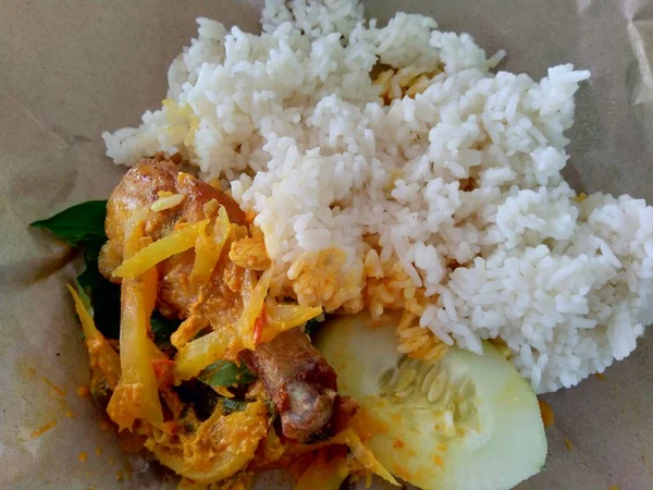 Nasi Bungkus Nasi Campuran Makanan Masakan Indonesia Nasi Dengan Ayam — Stok Foto