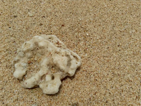 Sand Und Der Natürliche Hintergrund Des Felsens — Stockfoto