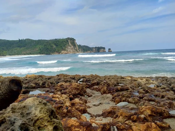 Beach Rocks Waves Blue Sky Beautiful Sanggar Beach Tulung Agung — Stock Photo, Image