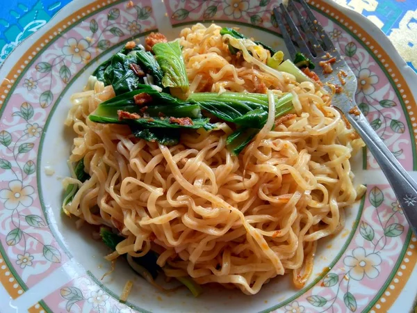 Gebratene Nudeln Mie Goreng Mit Gemüse Indonesische Küche Streetfood Eines — Stockfoto