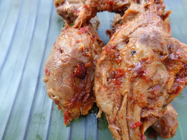 Kepala Ayam Bakar Pedas Kepala Ayam Bakar Pedas Yang Dipanggang — Stok Foto
