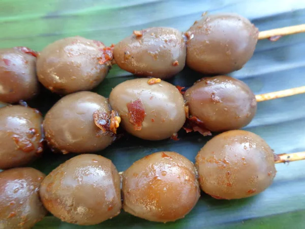 Huevo Codorniz Parrilla Picante Pedas Telur Bakar Sobre Hojas Plátano — Foto de Stock