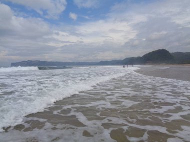 Doğayla iç içe güzel bir sahil. Tatil için güzel bir yer..