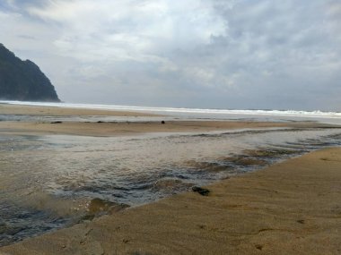 Doğayla iç içe güzel bir sahil. Tatil için güzel bir yer..