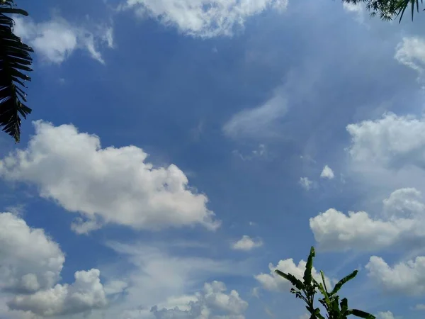 Blauer Himmel Mit Weißem Hintergrund — Stockfoto