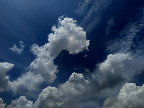 Langit Biru Dengan Latar Belakang Lembut Putih — Stok Foto