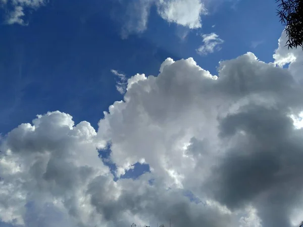 Céu Azul Com Fundo Macio Branco — Fotografia de Stock