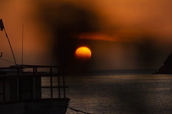 Auringonlasku Tagangan Rannalla Santa Martassa — kuvapankkivalokuva