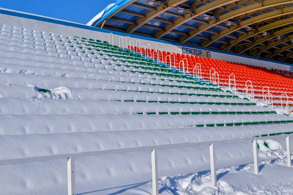 Cadeiras de fundo no estádio, inverno — Fotografia de Stock