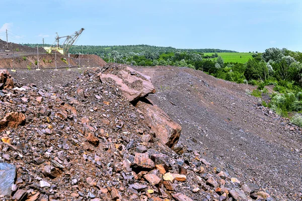 Tarak makine kazı Hafriyat, taş ocağında işe