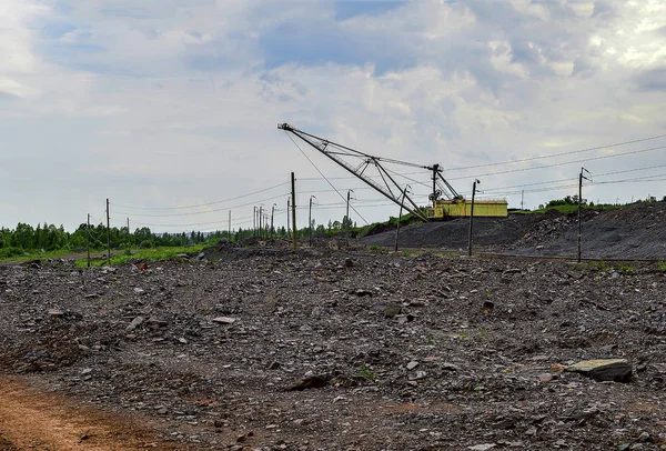 Tarak makine kazı Hafriyat, taş ocağında işe