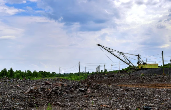 Tarak makine kazı Hafriyat, taş ocağında işe