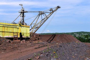 Tarak makine kazı Hafriyat, taş ocağında işe