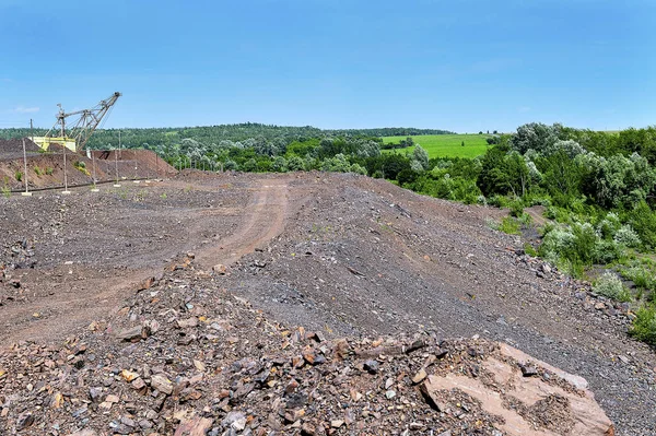 Tarak makine kazı Hafriyat, taş ocağında işe