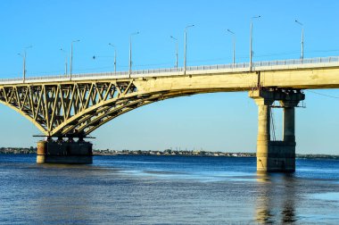 Havzanın büyük motor köprüden