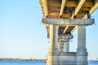 Havzanın büyük motor köprüden