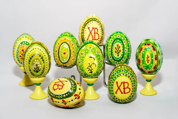 Huevos de Pascua pintados a mano con pinturas acrílicas, arte — Foto de Stock