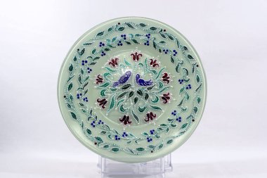 Dekoratif seramik tabak ile el boyalı. Sanat, el yapımı.