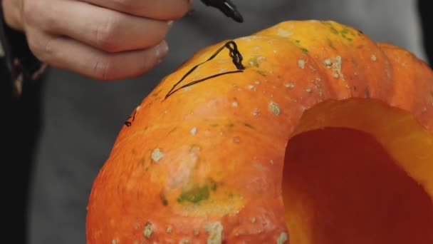 Preparazione Fare Jack Lanterna Giorno Halloween Mano Disegna Occhi Naso — Video Stock