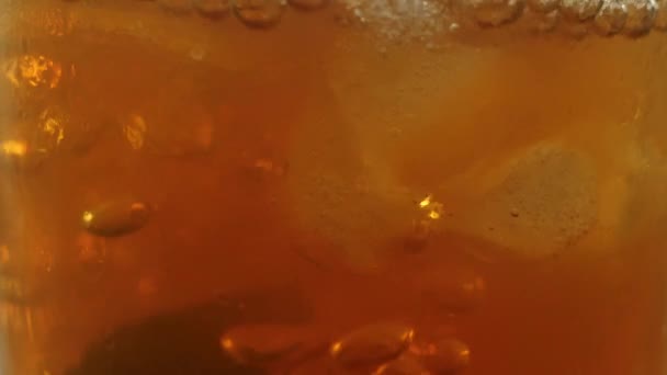 Çay Seremonisi Buz Küpleri Kireç Dilimleri Parlak Arka Planda Duran — Stok video