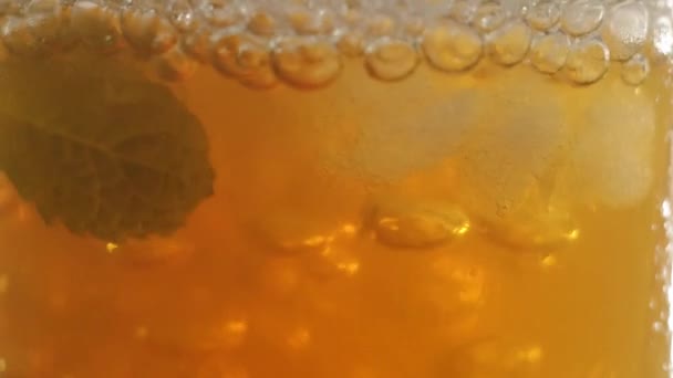 Tea Ceremony Bubbles Pop Transparent Glass Ice Cubes Lime Slice — Stock Video