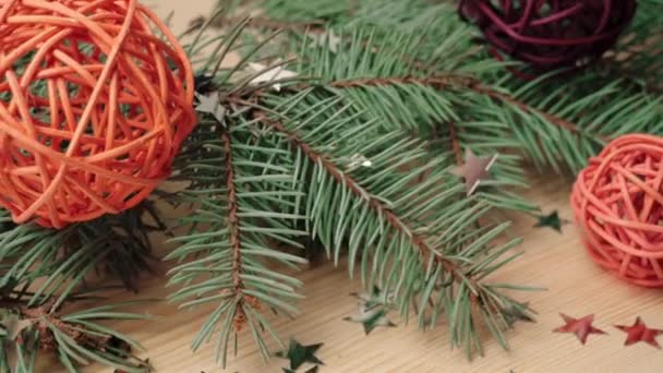 Decoración Año Nuevo Navidad Algunos Regalos Bolas Madera Colores Estrellas — Vídeo de stock