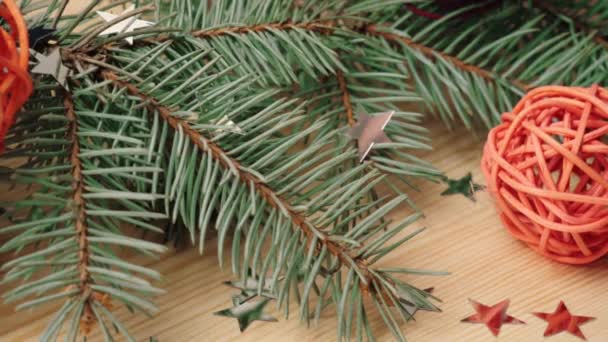 Ano Novo Decoração Natal Alguns Presentes Bolas Coloridas Madeira Estrelas — Vídeo de Stock