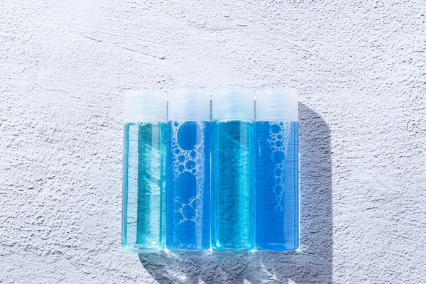 Shampoo Blu Saponi Igiene Personale Sfondo Bianco — Foto Stock