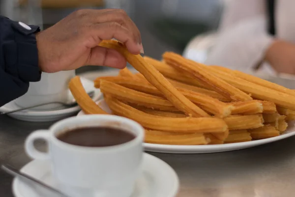 Artisenal churros 'lu sıcak çikolata.