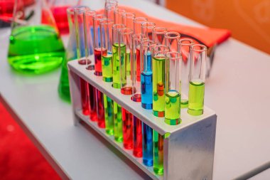 Laboratuvar test tüpleri ve retorts