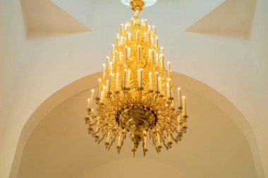 Tavanda muhteşem Barok avize