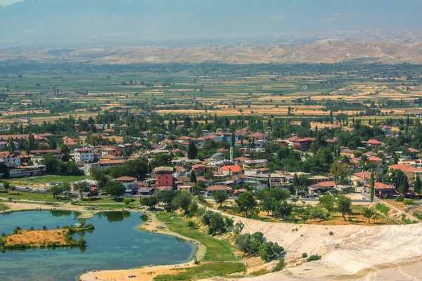 Krásný pohled tureckého města Pamukkale — Stock fotografie