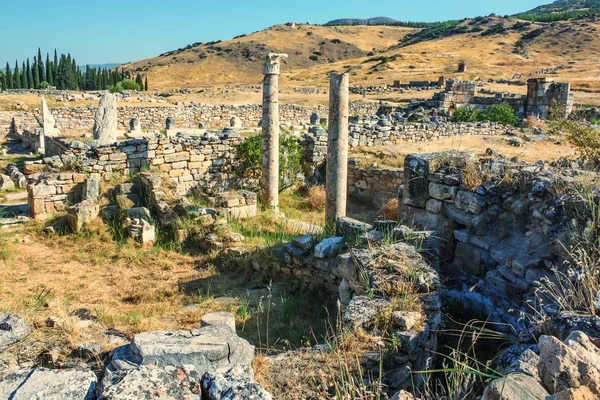 Reruntuhan kota kuno Hierapolis di Turki — Stok Foto