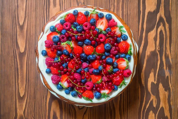 トップ ビュー果実とおいしいケーキ — ストック写真