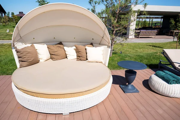 Luxury beach lounge on sunny day — Stock Photo, Image