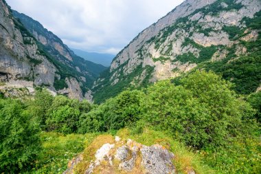 Kuzey Osetya'da dağ manzarası