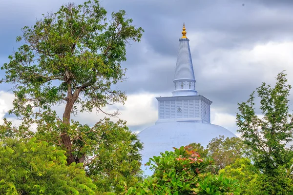 Ruwanwelisaya dagoba in Anuradhapura — стокове фото