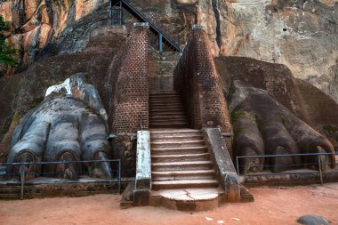 Sigiriya de aslan kaya gibi biliyorum