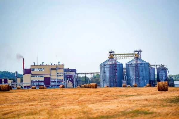 Granero en el campo —  Fotos de Stock